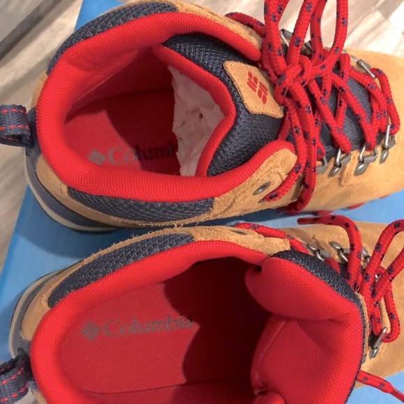 ❤️🐻💙Columbia Hiking Boots - Waterproof 💦 Size: 4Y or 6W🥾 worn once! - Picture 7 of 12